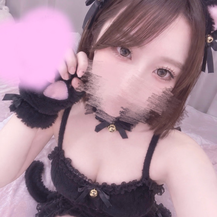 今日は10月のにゃんにゃんの日だよ〜🐱💕
ということで、猫ちゃんになってみました🐾🐈⬛
どうかな?似合ってるかな?🤭💗
普段あんまりしない格好だから、ちょっと新鮮かも♡
たまには猫ちゃんになりきってお兄さんに甘えてみたいな〜、なんてね😽///
みんなは犬派?猫派?🐈⬛🐕
ちなみに私はマイペースなところがあるから猫ちゃんっぽいかも……?🐾♡