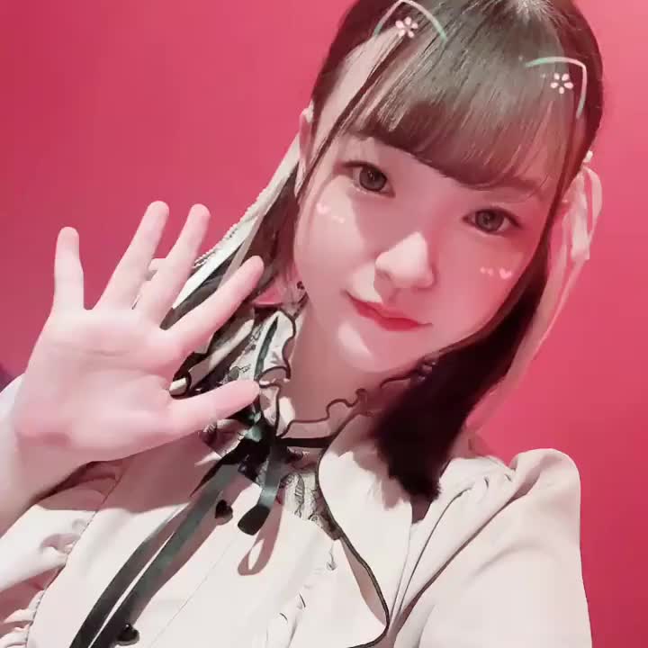 だいぶ落ち着いたけど花粉症で目と鼻と喉がやられたわたしです（  •̀  ̫ -︎︎  ） ੭

普段鼻は全然出なかったのに今年ついに悪化したのか鼻の症状が出てきてびっくり😭
しかも喉もアレルギー反応出ちゃったみたいでちょこちょこ咳出ちゃうけど風邪引いてるわけでもなく元気です💪✨

この時期鼻うがいと鼻セレブが恋人です│ ˙ᵕ˙ )꜆♡

今日写真撮影もあるし久々にコンタクトつけたけど睡眠不足なのも相まって目がしぱしぱしてる😌笑

花粉症のお兄様方もお大事にね( ；ᵕ； )

ぜひヒメチャンネルの方のフォロー、いいねお待ちしてます🔥


ひなた🌻