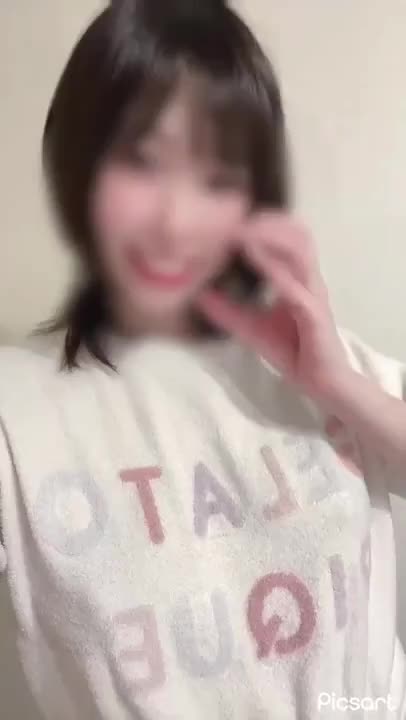 あなたとハートを作りたくて💖半分ハートポーズにしたので、貴方からのいいね👍💕5回で一緒にハートを作ってほしいなあ🥰💖撮る時間なくて前半はノーブラすっぴんパジャマです🫨🫨