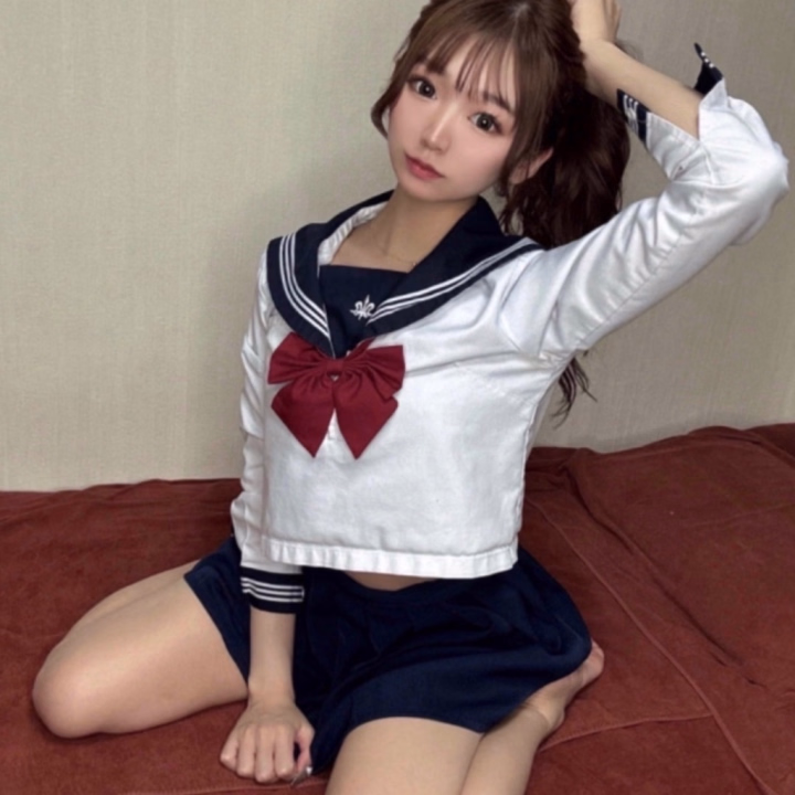 えあ敏感なお兄さんが
ち♡びとかいじられて
感じちゃった時に出ちゃう
声とか吐息とかめっちゃ好き🥺💭
我慢せずに
気持ちいい時はたくさん声出して
気持ちいいって言ってね?
気持ちよくなってるとこ
たくさん見せて
たくさん聞かせて?💗