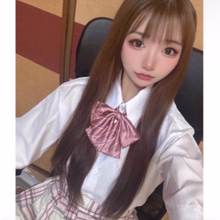 こんにちはえあです❣️
本日もまだまだラストまでっ( /^﹏^)/
たっぷりイチャイチャさせて下さい🙈︎💗
イけないことあるってお兄さんが
気持ちよくイってくれると
えあも嬉しい💭💗
そんなお兄さんもいるので
お兄さん達にはシンプルに
気持ちよくなりに来て欲しいです🙈︎❤️
えあと気持ちよくなろ?💗
