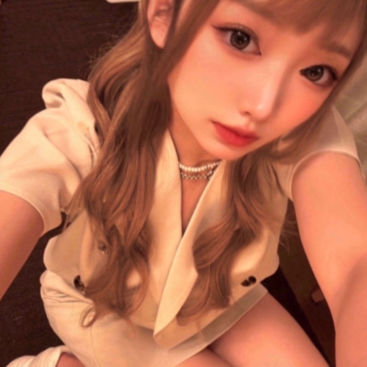 一度味わったらもう他の女の子じゃ
満足できない体になってほしい💭
ねっとりゆっくり攻める手❤︎キと
フ❤︎ラは自信あります( ᴗ ̫ ᴗ )💗
お兄様の反応を見ながら
じっくりご奉仕しちゃう🙊💓
え❤︎ち好きなだけなのっ💗笑
えあは人見知り無いので
会話も楽しいはず(p`・ω・´q)
人見知りのお兄様も大歓迎です♪
楽しい時間過ごしましょうね🥰