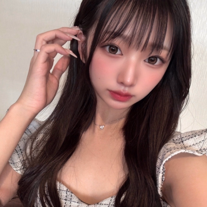 こんにちはえあです💗
お兄さんが興奮して激しくなってくると
えあも興奮しちゃって
ついつい激しく動いちゃう😗❤️
だってお兄さんのおち❤︎ぽが奥まで
届いて気持ちいんだもん…///💗
まだまだLASTまで
お誘いお待ちしてます💗