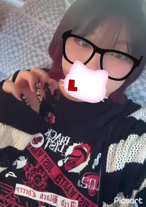 ちょこっと自己紹介！

好きな物、事
猫ちゃん🐈‍⬛音楽聴くこと！
ご飯食べる😋🍴 ゲームとか動画も！

音楽は
幅広く！
特に ABC🖤🍒
　　Janne Da Arc
       WEST.
などなど色々！
音楽好きなお兄さんお話しましょ！

ご飯は
お肉とか🍖お魚🐟
あと甘いのも🍓

ゲームはスマホばっかり📱

まずはここまで！
少しは知れたかな？

続きはまた今度✈️𓈒𓂂𓏸

エル🖤ᩚ