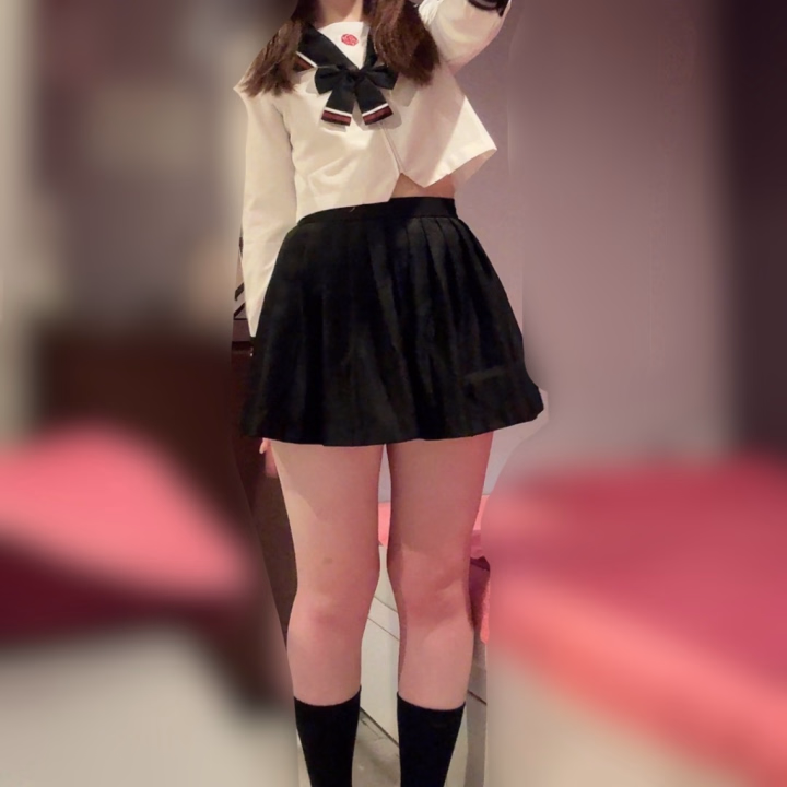 こんばんは〜🌙





さっきセーラー服も着させて貰いました🥹





セーラー服着たこと無かったからうれしい🎶





今日はラストまであと少し、





また明日もいるのでお時間合う方お待ちしてます🌟