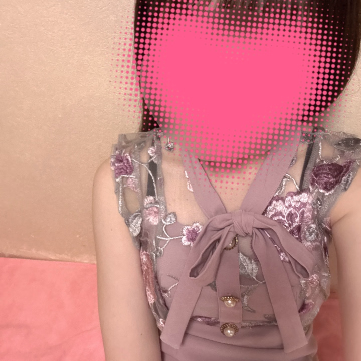こんばんは🌙





月曜日ですね、また1週間が始まりました😱





今週は木曜日まで遅番で毎日居ます🙋‍♀️





サンマルクカフェのバナナチョコパイにハマってほぼ毎日食べてます😱




期間限定に弱いのと、売り切れのこと多くて見つけると嬉しくてつい。。。





みんなもぜひ食べてみてね✨✨




ご都合合う方お待ちしてます🌟