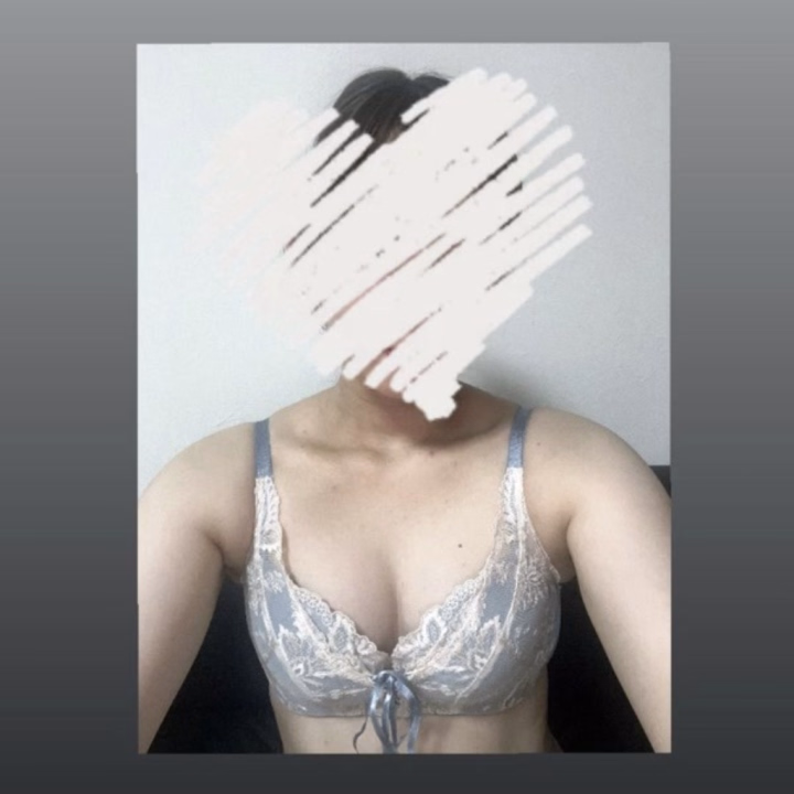 こんばんはっ🌙

今日はなんと…
ちょー久しぶりの出勤です🥺💕

少しお休みしてたから、なんだかドキドキしてるけど
久しぶりにお兄様方に会えると思うと嬉しくて準備も気合い入っちゃった✨

今日はホテルでまったりイチャイチャな時間を過ごせたらいいな…💗
いっぱい甘えてくれたら、私もたくさん甘えちゃうかも？😳

久しぶりだからちょっと緊張してるけど
その分たくさん癒やせるようにがんばります🛁💕

「久しぶりだね」って会いに来てくれたらすごく喜びます🥰
ゆっくり大人の時間、いっしょに過ごしましょ…？💋

今日会えるお兄様方楽しみに待ってますね✨