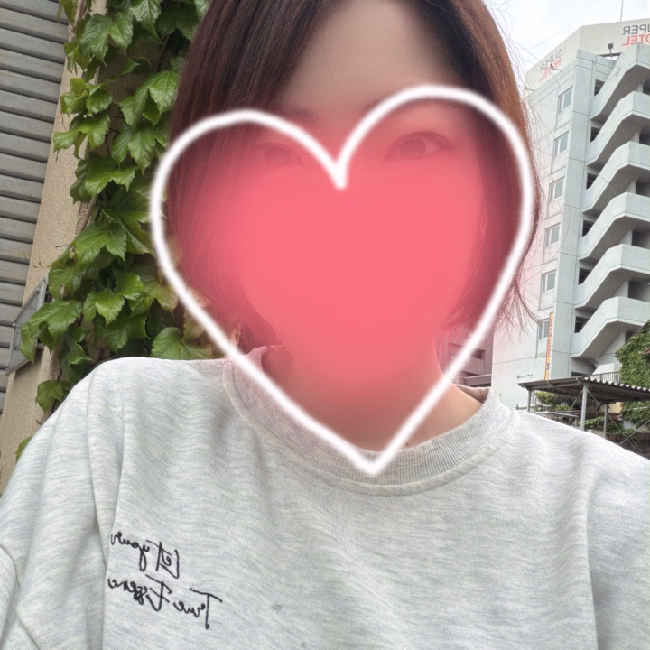 早起き大成功ってくらいぱっちりと目が覚めた！
と言いたいけど何回もあともう少しと思いながら起きた👀
スタートから予約頂いてるのでしっかり準備も完了✅
なんか変な夢見たなーだけ覚えてるのに内容は思い出せないモヤモヤ感😂
あるあるじゃないですか？
今日もラストまでぬるってきましょー💗