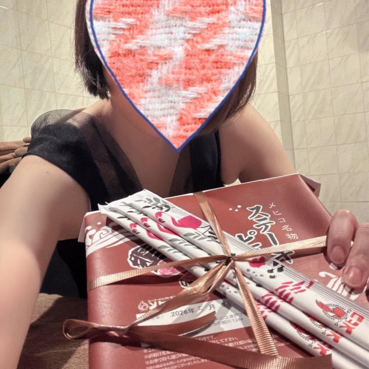 本指名のお兄さま、久しぶりだったね！
そしてめっちゃ美味しいご飯ありがとう！
ステーキ柔らかくて最高だったよ🙌🏻
さすがすぎです👏🏻

さ、金曜の夜、あと2時間くらいです🌉
遊びにきてねー✨