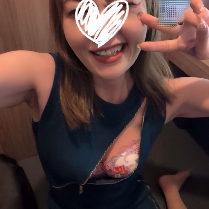 6/17
京急川崎はじめましてI様❤️
はるちゃんのお客様でびっくり(・・;)（笑）
オキニトークからのご挨拶からの
お酒のリクエストもしてくれて…リクの好きな梅酒と氷結グレープフルーツも用意してくれてありがとうございます🙇
乾杯🥂からのトークも盛り上がるわで（笑）
エロ三昧👅
メロメロトロトロ
相性抜群で2回も🍼💨
楽しいお時間でした😊
また、逢えた嬉しいです😍
はるちゃんとの3Pも楽しみにしてますよ（笑）
ありがとうございました🙇