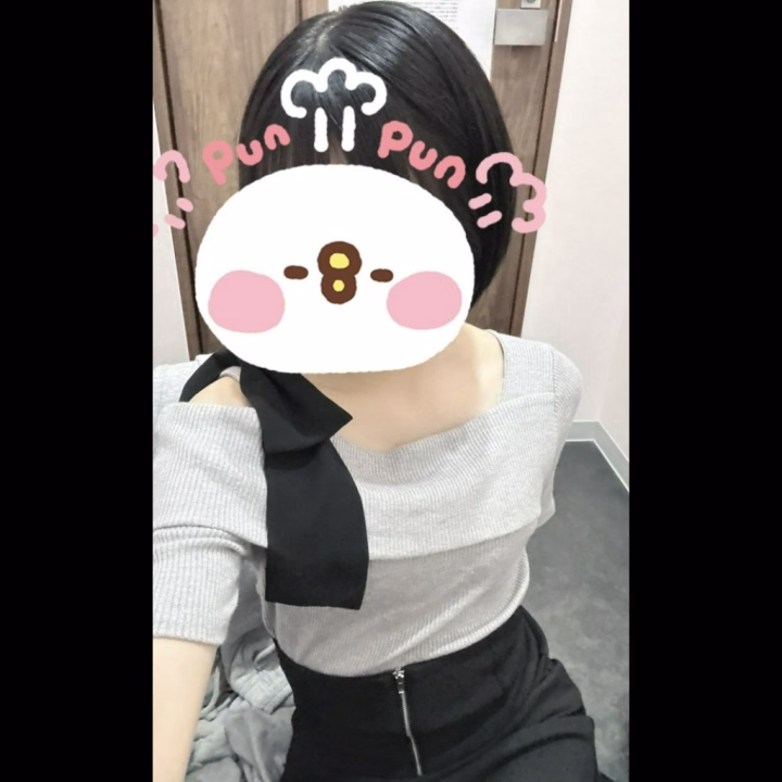ててです🫶

今日 17時〜21時受付 で出勤してます🙋🏻‍♀️💕

今日はいつもよりちょっと早めに準備できたから、
出勤前にのんびり飲み物買ってきたよ🥤✨
こういう小さいご褒美あるとがんばれる☺️

お仕事終わりに癒されたいお兄さん、
いちゃいちゃしたいお兄さん待ってるね🤍
今日も素敵な出会いがありますように🌷