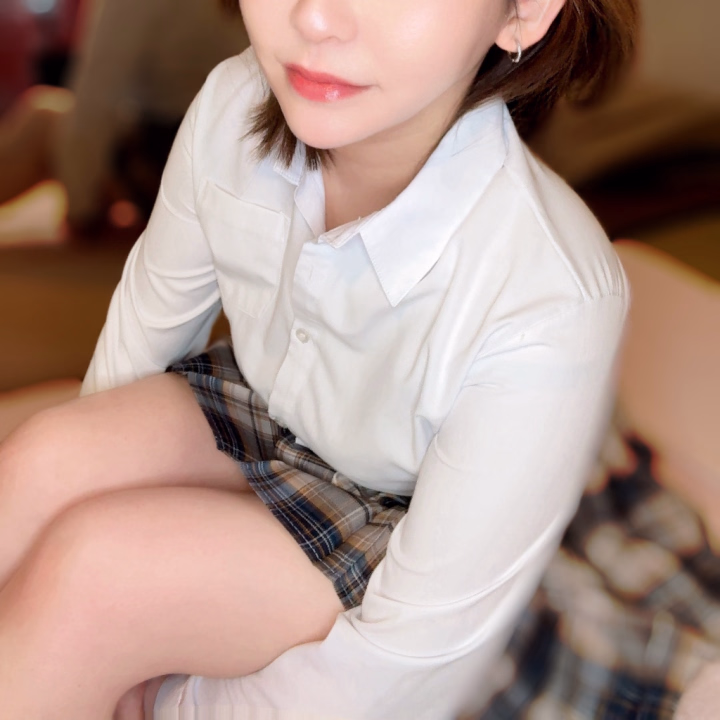 5日ぶりに出勤してます🫧

今日は制服だから
いつもと少し雰囲気違うかも☺️

ゆるっといるので
タイミング合ったら会いにきてね✨