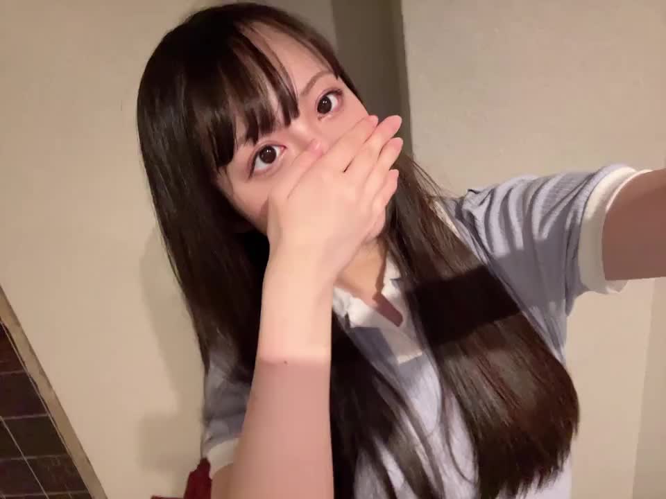 お外は暑いけどお部屋涼しくしてお兄様が遊びに来てくれるのお待ちしてるよー！🙋🏼‍♀️︎💗

ちなみに今日着てる私服のワンピはお気に入りで去年も愛用してた💗

グレーブルーみたいなそういう色、ななちゃん個人的に大好きです🥹