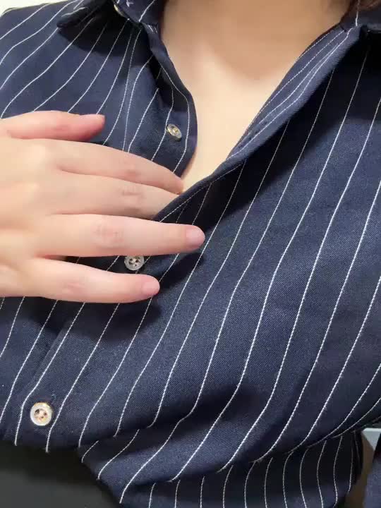 ちらりずむです♡✨️

脱がせたいって思ってくれた方〜？