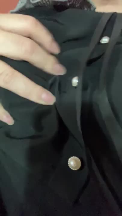 服の上からでもわかるでしょー？
実際に脱がせて触ってみてねー😊