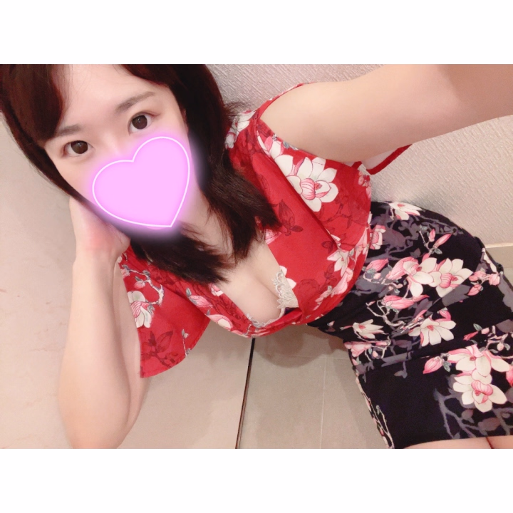こんにちは！


前半戦楽しい時間をありがとうございました💛

かんなさんのことを元々知ってくれた人も多くてとっても嬉しいです🌸

ここで改めて自己紹介とかしてみますかね〜？


名前▶︎かんな
出身▶︎神奈川県🐟
血液型▶︎A型🅰️
(だいたいB型かO型っていわれる)
星座▶︎しし座🦁
好きな食べ物▶︎🍣と🍮
好きな物▶︎サンリオキャラ
身長▶︎164cm おおきめ
特徴▶︎明るい、笑顔
苦手なこと▶︎数学(そろばん検定2級なのに)忘れ物をしないこと
特技▶︎どこでも寝れる、忘れ物をすること


第1弾こんな所にしとこうかしら〜！
また第2弾書きますね✍


それでは後半戦もよろしくおねがいします🌸



かんな🎀