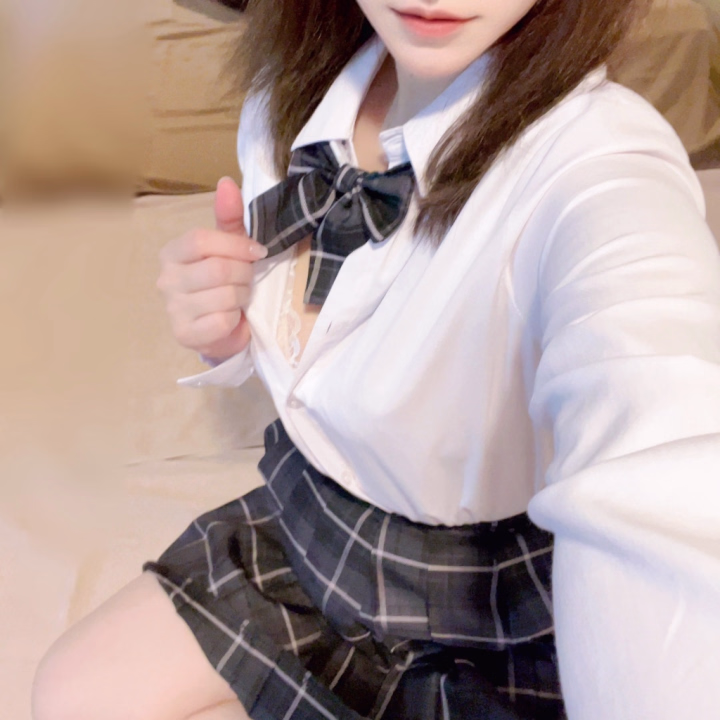 おはようございます♡

今日は黒いチェックの制服にしてみたよ☘️

スタートからのご予約ありがとうございます✨
お会いできるのを楽しみにしてます❤️

11時半過ぎ〜19時前頃までご案内可能です🫶
タイミング合うお兄さんはぜひ遊びに来てくださいね♪

今回の出勤も残り2日❣️
今日もよろしくお願いします💕