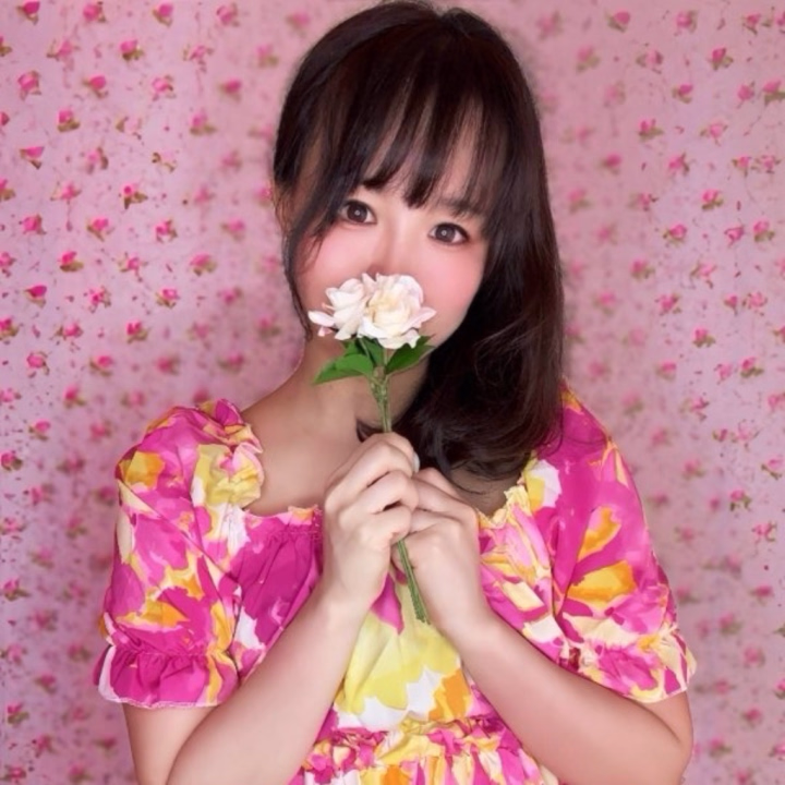 好きなもの続き💓



昭和歌謡
松田聖子、中森明菜、村下孝蔵など
この時代の歌詞ってスっと心になじむ✨

演歌も聴きます
悲恋や不倫の歌が楽しい🤣
石川さゆり、坂本冬美、美空ひばり💓


VTuberの歌やライブを見る
宝鐘マリンさんはトークも面白い！
アニメ声なのに昭和歌謡や演歌を歌うところが好き🎤

他は星街すいせいさん、
響咲リオナさんも好き💓


家族のにゃんこ

キジトラ白の女の子🐈
元・野良ねこ
この子がいるから色んなことに頑張れる🔥




好きな食べ物＆飲み物
カニ🦀
やっぱりタラバかな？😍


肉寿司
重たくないのにお肉もお米も
モリモリ食べれるところが最高に好き💓


和菓子
ようかん、練り切り


フルーツティー
紅茶も緑茶もなんでも好きだけど
桃は甘くても無糖でもすごく美味しいから
最強🙌


クラフトビール
特に小麦多めの、白ビールが好き
まろやかで飲みやすい✨


日本酒
獺祭や八海山が好き💓
でも、実は違いがあまり分からなくて
みんな美味しい 笑

めちゃくちゃ書き尽くしました💖