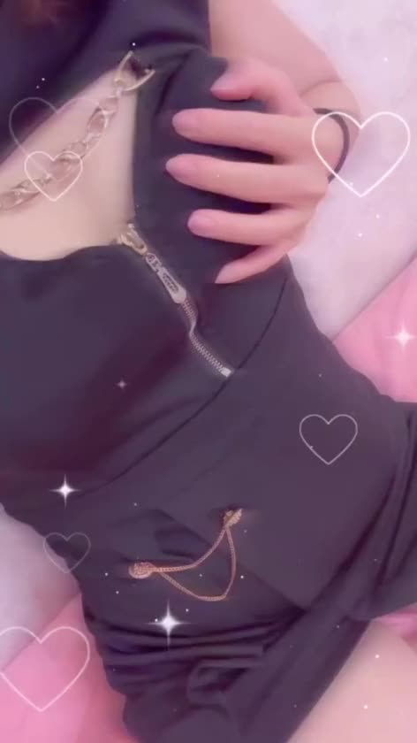 お兄様も私のおっ♡い
触ってみない？💞

柔らかくて
揉みやすいよ‎🤍✨️