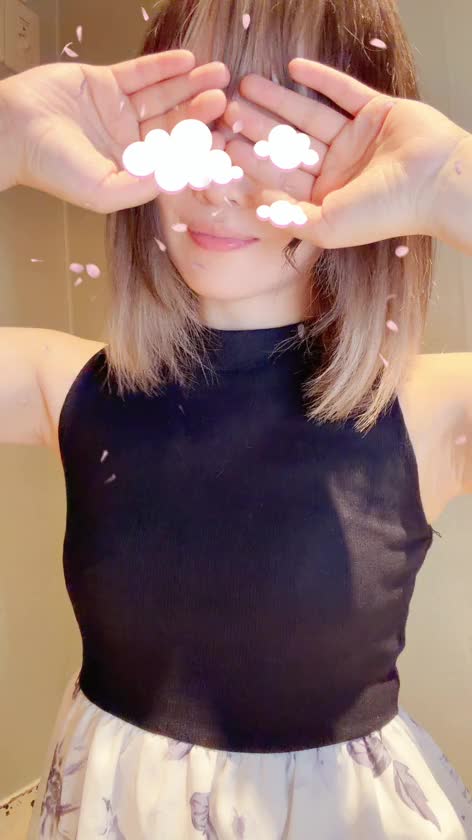 いよいよ明日初出勤✨

少し緊張しますが
素敵なお兄様方に出逢えたらいいな💓

🌸こはるのこと🌸
性格：おっとり
チャームポイント：声とお尻🍑

💡特技
カルサイネイザンセラピスト資格を生かした、絶妙な力加減。
ふっくらした唇や
ねっとりした👅使い
強く過ぎない🍌👋など
お兄様に心地のよい刺激をたくさん
お届けいたします💓

もちろん、男性機能や🏨のお悩み、トラウマなどもセラピスト目線で解決へ向けたお導きをいたします🌸

🍀スケジュール🍀
5/17 16:00〜ラスト
5/18 16:00〜ラスト
5/19 お休み
5/20 16:00〜ラスト
5/21 9:00〜16:00