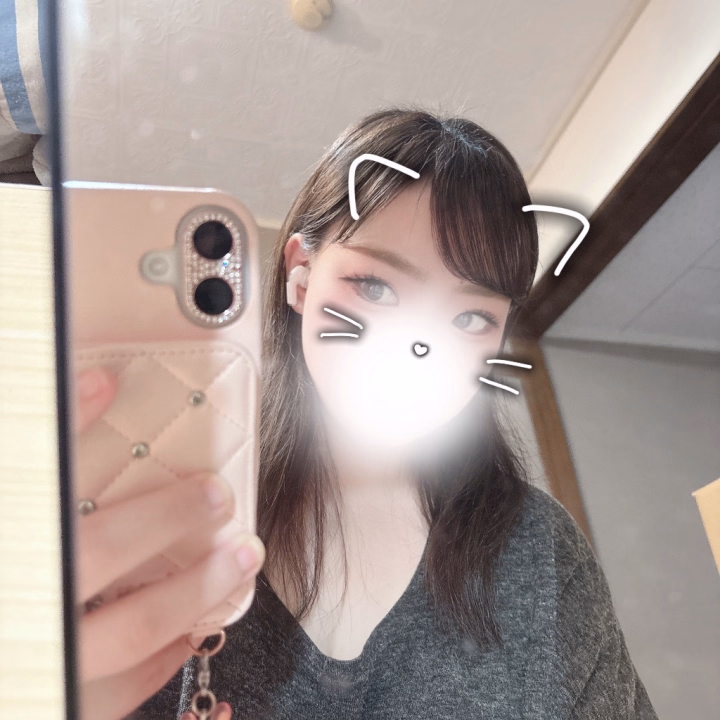 おはようございます！☺️


きあらです🤎


早起きして支度完了！


メイクも前髪も上手くいった！✌️




今日も11時から1時までいます！


お誘いお待ちしております(*´︶`*)ﾉ