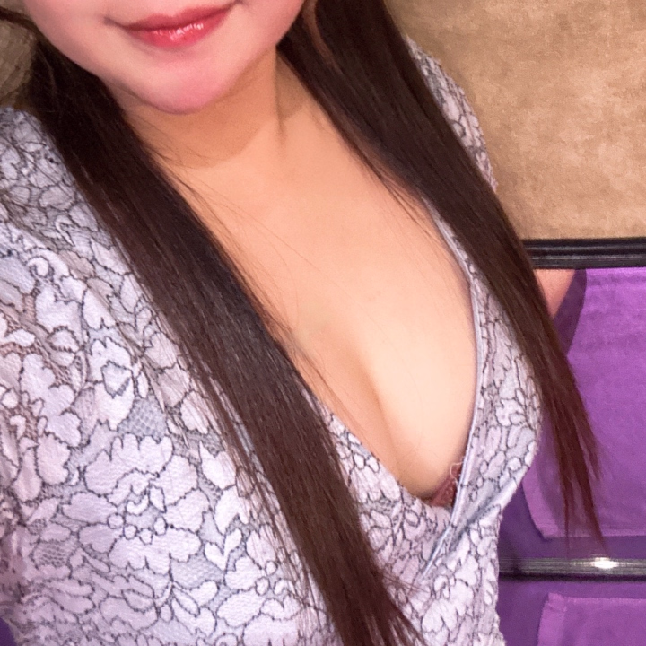 昨日は久しぶりの出勤だったので
案の定本日筋肉痛です🥺笑

そんなにひどくないけどね🤭

週末たくさんお誘い待ってます💕