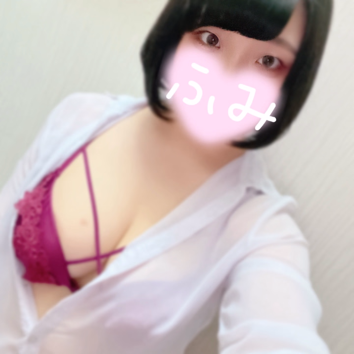 出勤してすぐ自撮りしたら盛れた( ơ ᴗ ơ )✨️
ふみは今日で透けシャツ最終日🚃𓈒𓂂𓏸

本日、21時までお待ちしております♡
グリーン車のご予約はこちらから···▸﻿072-228-7333

既に遊んでくれたお兄さんありがとう！
雨の中遊びに来てくれるのは神様だぁ✨️
お礼日記楽しみにしといてね～🎶