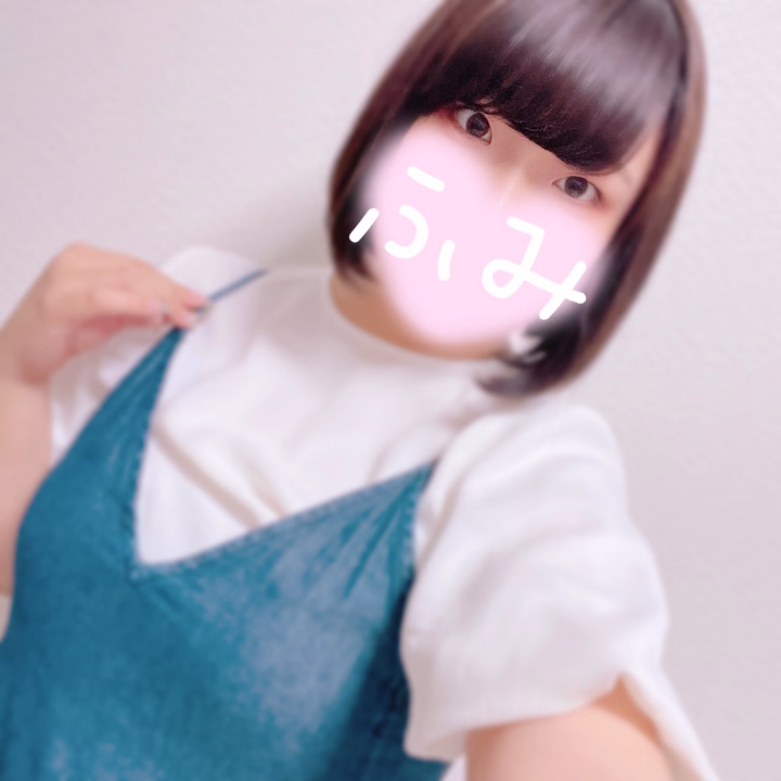 明日、12時～21時までお待ちしております♡
グリーン車のご予約はこちらから···▸﻿072-228-7333

明日は1日中雨っぽいね～☔️
雨の日こそお遊びしてくれるお兄さん大募集！
