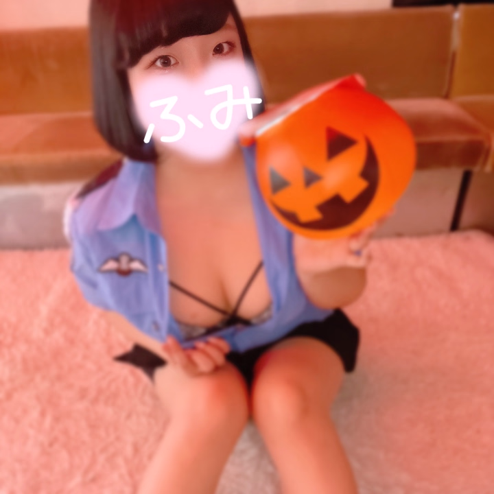 本日、21時までお待ちしております♡
グリーン車のご予約はこちらから···▸﻿072-228-7333

今日もポリスだよ～👮🏻
ポリス姿が見れるのは今日と31日だけ♡