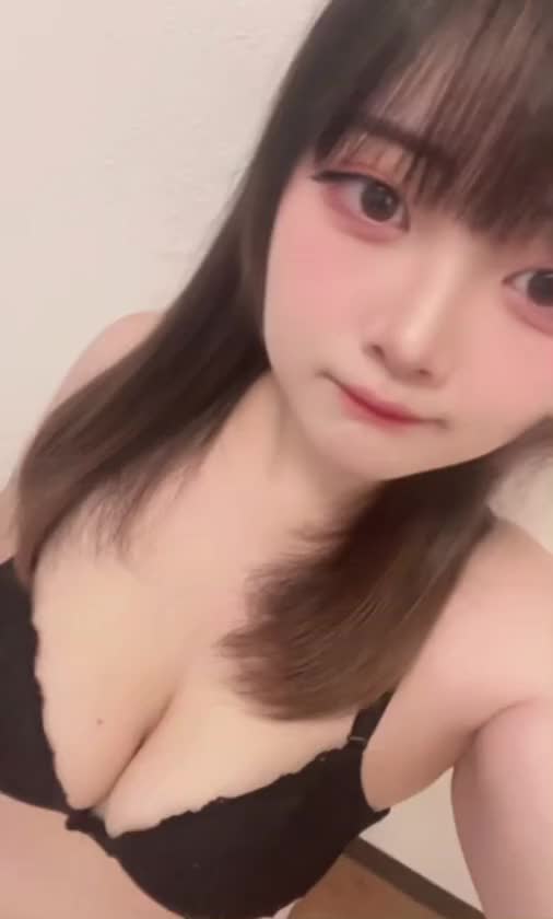 こんばんは🌙* :ﾟ
はじめて『ういか』です！


明日初出勤でとっても緊張してますがお兄様と一緒に楽しい時間過ごせたらうれしいな☺️💕


ういかは人とお話したり、聞いたりするのが好きだから緊張してなかなかお話できない😢みたいなお兄様や逆にお話大好き！お話聞いて欲しい！みたいなお兄様など、どんなお兄様も大歓迎だよ〜〜> ̫ <🎀🤍


たくさんお話して緊張ほぐしたあとは、えちえちなういかでギャップ萌えしちゃう？？🫢🤍