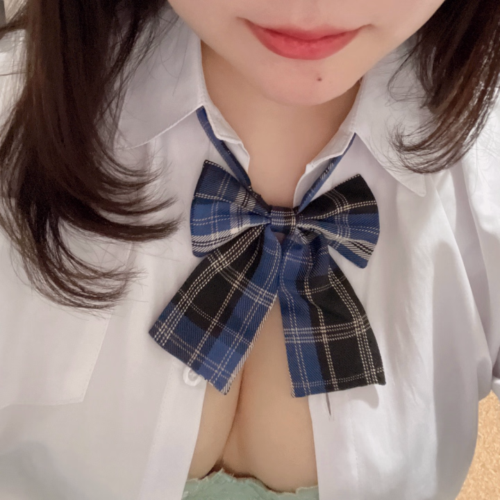 お兄さんの🍌と玉舐めしてたら
えりも気持ちよくなっちゃった💗



気持ちよくなってくれてるところ見ると

えりまで気持ちよくなっちゃうのって不思議ですよね🙄💕



この感覚伝わりますか？🥺



えりでい〜っぱい

気持ちよくなってもらえるように、



テクニックを磨こうと思います💕

覚悟してくださいね💋