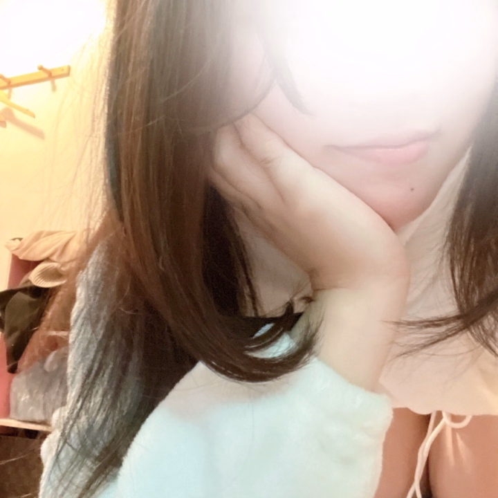 実はえり…



お兄さんとの時間が待ちきれなくて

朝からひとりえっちしちゃいました😳💗



お兄さんとの時間が待ちきれなくて…

それくらいお兄さんのこと欲してるんです💕



目が覚めた瞬間から、
「早く触れたいなぁ…」って。
　



気づいたら、お布団の中でひとりで触っちゃってたの🙄💗



早くホンモノのお兄さんの指と、声と、カラダで

めちゃくちゃにしてほしいな💗



今日もいっぱい可愛がってください🥺