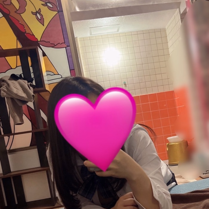 今日ね、ふと
「お兄さんに会えたらいいな」って思ってたの…🥺

ぎゅってしたり、
くっついてお話したり、
そんな何気ない時間がえりすごく好きなんだよね。

お兄さんの隣にいると
なんだか落ち着くし、
ちょっとだけ彼女みたいな気分になっちゃうの…🫣

もし今日お時間あったら、
えりに会いに来てほしいな。

会えたら、
いっぱいくっつこうね？🤭💗

えり、待ってるねっ🫶