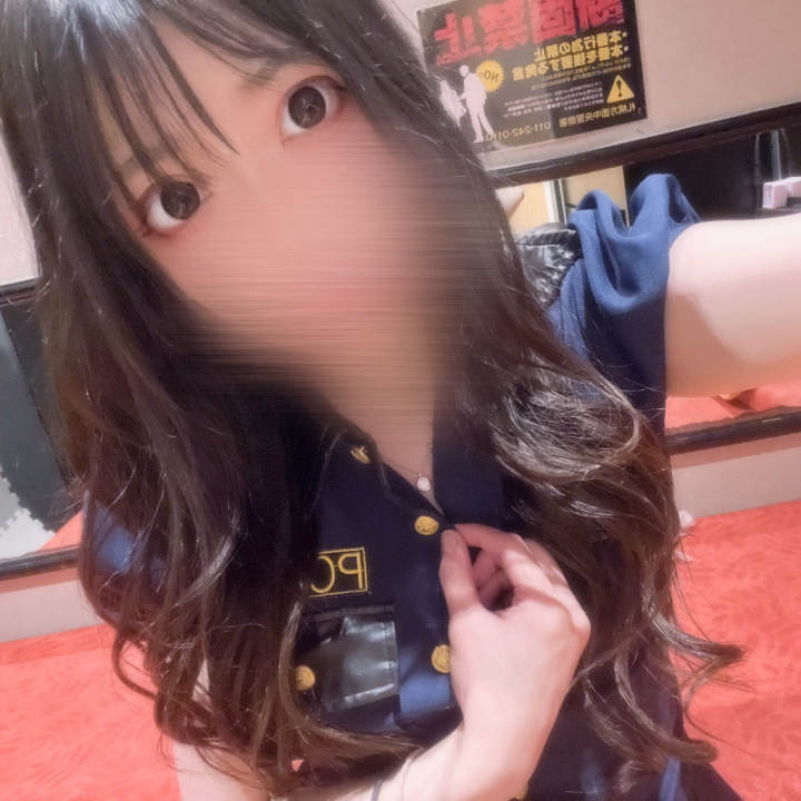 お久しぶりです！
りみです⸝⸝ᐢ. ̫.ᐢ⸝⸝

最近ポリスやチャイナなど
いろんな衣装着てる〜(⸝⸝◜𖥦◝⸝⸝)

明日は何着ようかな( ՞꜆. ̫.꜀ ՞)

自分で買おうかなとも迷ってるので
どんな服がいいか教えてね💖