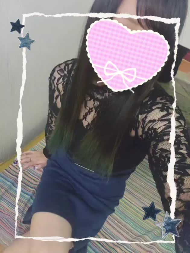 目がギリギリ
ちらっちら👀💕

いつもの仕事着〜♪

大人っぽいでしょ？？
そうって言って？？笑

褒められたらのびます🥰

✱あむ✱
