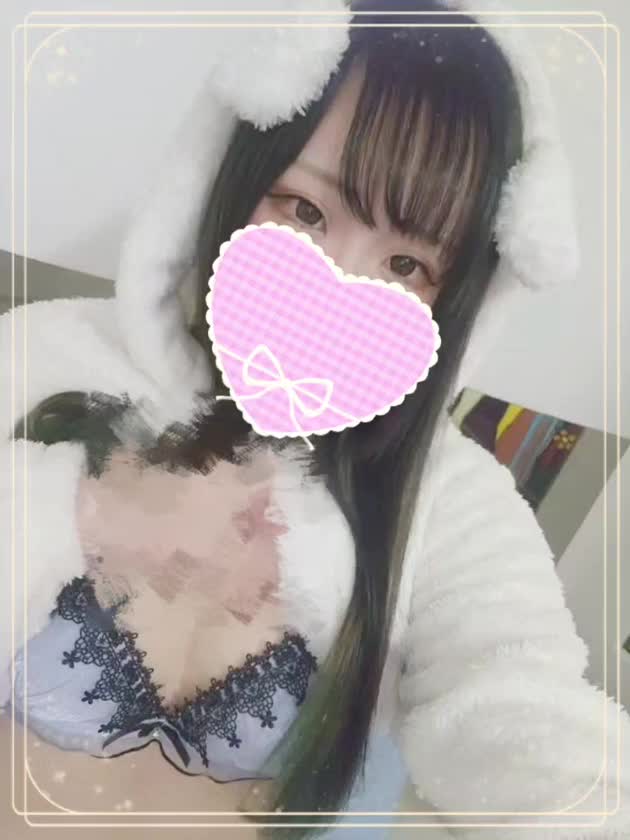色白なんでーす🥺💕
好きな人おいで〜

おめめだけ見せちゃお♪

変な子って思われがちやけど
きつそうって言われるけど
根は真面目やし温厚だよ(´ ・ω・｀)🫶笑

楽しいのが好きなお兄様は
相性いいと思う💞

あいにきてねーん🥰

✱あむ✱