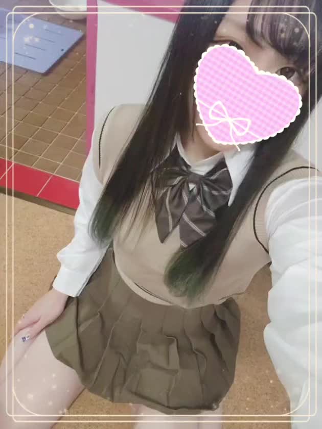 こういう制服かわいい💞 
珍しい色というか形も

おなかすいたから
ごはんたべよかな(*´ｪ`*)💕

夕方〜おまちしてますね🫶

✱あむ✱