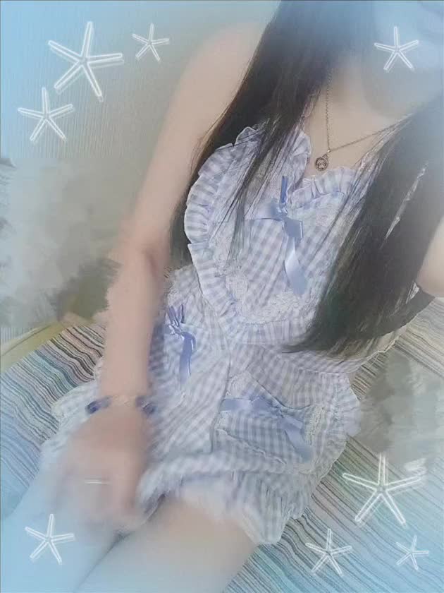 今日はコスプレらしくて
青いチェックのエプロンです(*´ｪ`*)💕

はじめて着た🥺🫶

新鮮すぎるので
みにきてくださーい(｡･･｡)♡♡♡

✱あむ✱