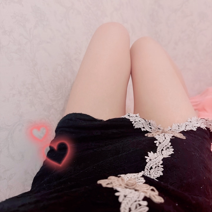 本日出勤してます！

超が付くほどの寒がりで、冬は暖房が手放せません😣
ドライアイにも悩まされますが、寒い方がつらい……

お部屋温めてお待ちしてますね😘