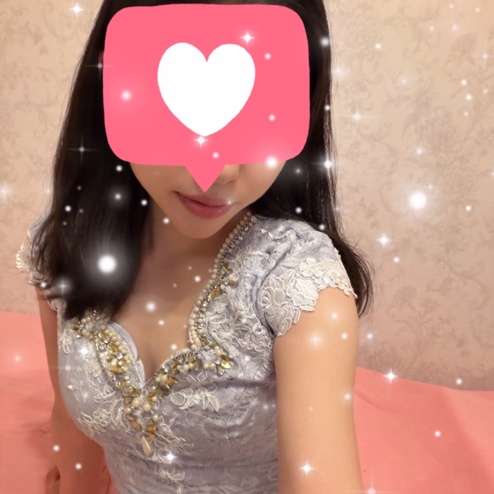 こんにちは
先週は直前でお休みしてごめんなさい🙇‍♀️
予約いただいていたお兄様方にもご迷惑をお掛けしました

皆さんも体調に気をつけてくださいね

今日は久しぶりの出勤です！
今週は11日と13日もいますので、遊びに来てくれると嬉しいです🥰