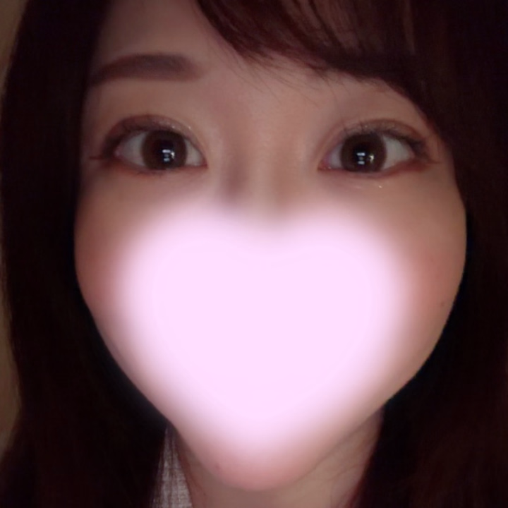 「お目目きれいだね」って褒めてもらえて、うれしくて調子に乗ってドアップ写真です👀笑

ちゃんと見つめられると照れてしまいますが、そうやって見てくれるのは、とてもすごくうれしいのです。

恥ずかしいけど。。。！！

今日は14時までいます☀️
明日も14時までいますよ🐦

お店で待ってるね〜