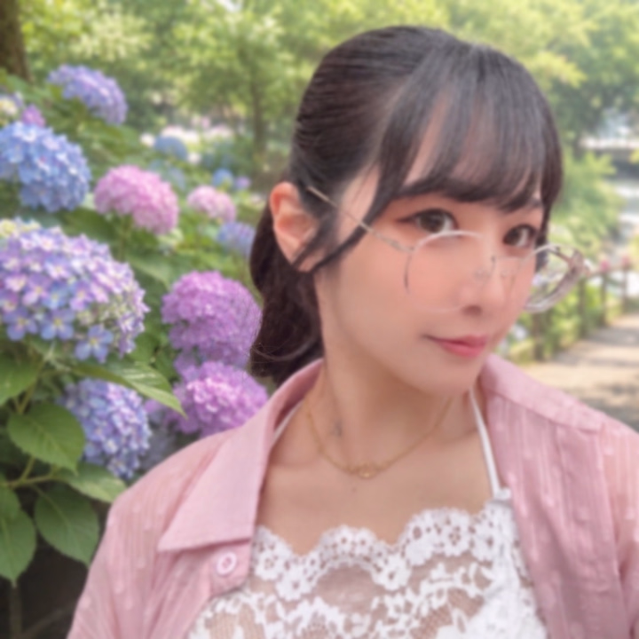 ｺﾖﾐﾁｬﾝです🌸

昨日と今日
2日間お休みいただきました🪼

いろんな用事を済ませたり
お出かけしたりまったりしたり
充実したお休みでした☺️

ふわふわポニテのｺﾖﾐﾁｬﾝ🎀
大人ガーリーがコンセプトでした🫶🏻

かわいい？🧏🏻‍♀️笑

明日からまた元気に出勤して参りますので
お誘いたくさんお待ちしております🕊️

お知らせ💡
6/26(金)、お休みの予定でしたが
10:00~20:00で出勤します🙇🏻‍♀️

めずらしく中番です😳

いつもは午後からの出勤なので
早めのお時間はレアです✨️
この機会をお見逃しなく🪄

週末はお部屋が大変混雑するため
お早めのご予約がおすすめです💖

ヒメチャンネルのトークからも
ご予約承ります🥰

出勤時間を早めることも可能です🙆🏻‍♀️
お気軽にご相談ください💌

6月も残りわずか👀
毎日があっという間ですね💭

癒しのお時間を一緒に過ごせましたら
幸いです💐

明日からもまた
ハピネスチャージ楽しみましょう🫧

gn〜🌙

こよみ