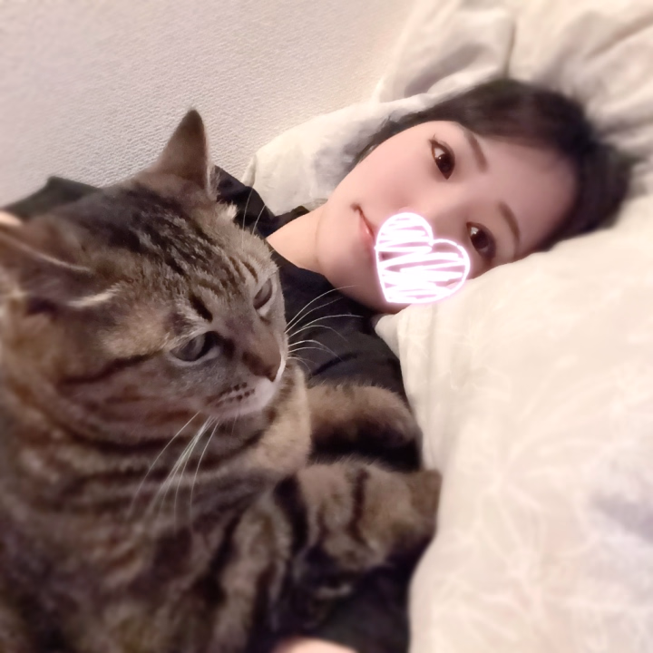 ｺﾖﾐﾁｬﾝです🌸

ｺﾖﾐﾁｬﾝのおうちはﾆｬﾝﾆｬﾝﾊﾟﾗﾀﾞｲｽです🐈🐾
(実家にはｲﾇﾁｬﾝがいます🐶)

今日はお休みだったので
お昼までﾈｺﾁｬﾝたちとごろごろして
ちょっと有名なパン屋さんに行って
美術館に行きました💐

大人な休日って感じ☺️

ｺﾖﾐﾁｬﾝはカフェが大好きなので
帰り道でスタバに寄って
(このあいだスタバのギフトカードくださったお兄さまありがとう❣️大切に使っています✨️)

まったり〜だけど充実した1日でした🎶

明日から6日間毎日ハピネスにいます‼️😳
お店の状況によって
出勤時間を前後させる可能性があるので
お早めにご予約いただけると嬉しいです🪄

ヒメチャンネルのトークから
ご予約承っております🙆🏻‍♀️
出勤日時の調整(早めの時間で予約したい！とか)もできるので
お気軽に送ってくださいね💌

ｺﾖﾐﾁｬﾝとハピネスチャージしましょう🫧
お誘いお待ちしております🕊️

gn〜🌙

こよみ