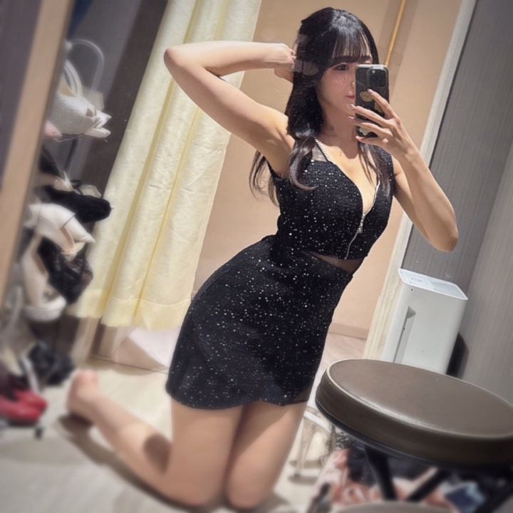 ｺﾖﾐﾁｬﾝです🌸

今日もお足元の悪い中
会いに来てくださったご本指名さま
店頭で選んでいただいたお兄さま
このあとご予約いただいているお兄さま
ありがとうございます✨️

このあともお誘いお待ちしております🕊️
ご予約の方はお気をつけてお越しくださいね👟

明日💡
お休みの予定でしたが
シフト追加しております🪄

梅雨入りして
ジメジメ浮かない気分を
ｺﾖﾐﾁｬﾝとハピネスチャージして吹き飛ばしましょう🫧

6月後半のシフトも決まりましたので
後ほどお知らせいたします☺️

もう少し早めの時間がいいな‼️
この日出勤してほしいな🤔といったご相談も
ヒメチャンネルのトークにて
お気軽にお送りください💌

トークからのご予約も可能なので
ぜひｺﾖﾐﾁｬﾝとランデヴーしましょう🥰
特別なお約束🫣お待ちしております💕

ｺﾖﾐﾁｬﾝはとっても暑がりで汗っかきですが
一緒に気持ちいい汗をかきたいです🎶

こよみ