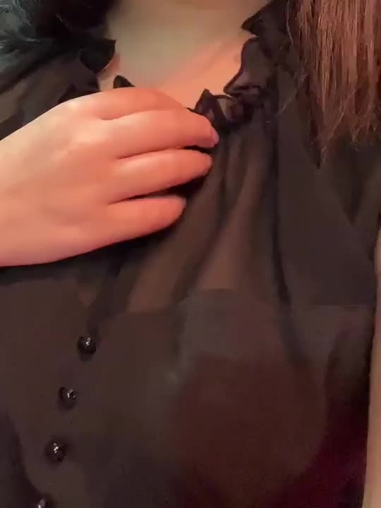 もちもちふわふわIカップ💗

揉んだり吸ったりしてもいいけど……

挟んでも気持ちいいよ︎💕︎

お兄さんの硬い🍌、ここで気持ちよくさせてください︎💕︎
