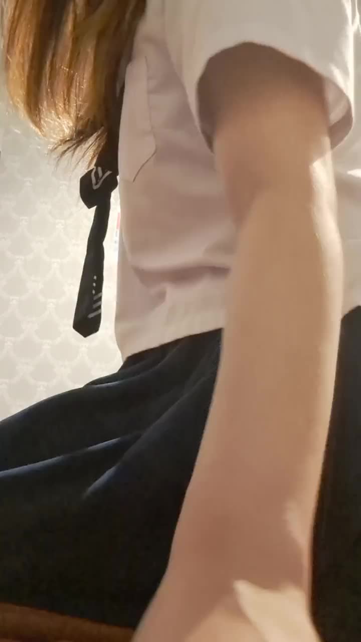 スケスケレースの下着可愛いでしょ🙈💕

お気に入りなの💖

全部脱いでるより見えそうで見えない方がえっちでしょ？

この続きは会ってからね😳︎💓

ももか