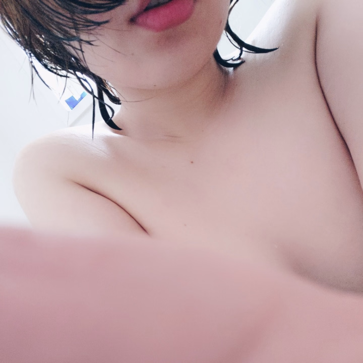 暖かい時期のお風呂も大好き♨️𓈒𓂂𓏸

入浴剤集めるのハマってますꉂꉂ🤭‎お兄さんのオススメありますか？？

個人的ベストバイはクナイプのライムミントです✨お試しあれ〜