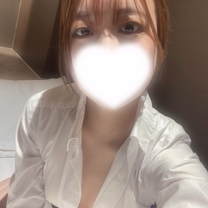 昨日もたくさんの
お誘いありがとうございました！


ロアに会いに来てくれる
お兄さま全員が本当に優しくて、
楽しい幸せな時間を
ありがとうございます！！
おかげさまで充実した毎日を
過ごせてます😌
一期一会の出会いに感謝します🥹


2日間連続で会いに来てくれた
本指名さま！
久しぶりに会いに来てくれた
本指名さま！
元気な姿でお会いできたことが
本当に嬉しくて、、
こうしていっぱい
会いに来てくれることが幸せで
いつもいつもありがとうございます🌸


また元気な姿で
お会いできること楽しみにしてます！


今日も10時から出勤します！

残りの出勤も
今日と明日の2日間になりました😭
明日の出勤時間が17時半までに
なっています🙇‍♀️


残り少ない時間ですが
ロアのこといっぱい愛してくれたら
嬉しいです🫣✨


今日もたくさんのお誘い待ってます！