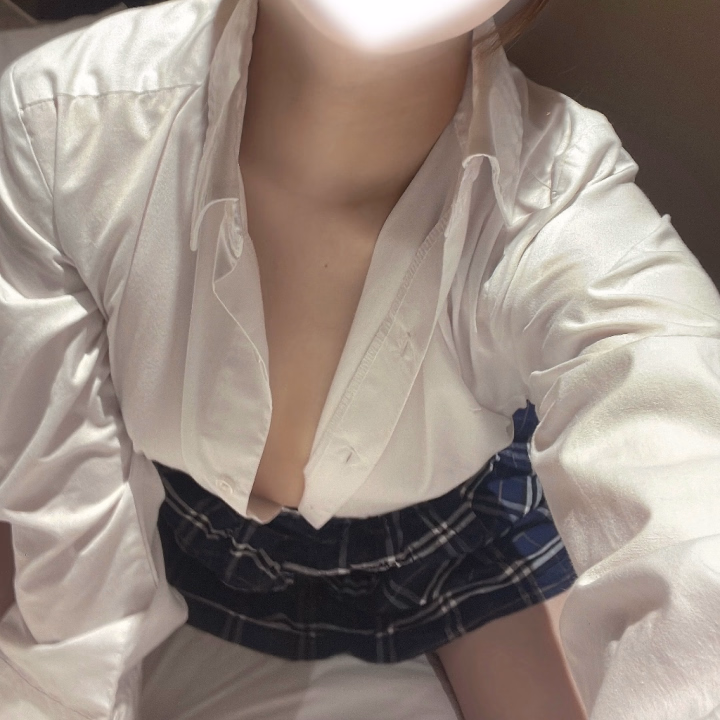 昨日もたくさんの
お誘いありがとうございました！🈵


昨日も待機なく
たくさんの本指名さまや
はじめましてさまにお会いできて
楽しい幸せな時間を
本当にありがとうございました😭
ロングコースでのお誘いが多くて
お兄さまとまったり過ごせて
楽しい時間を
ありがとうございました☺️


遠くの場所から会いに来てくれたり、
時間を調節して
会いにきてくれたり、、
感謝してもしきれません🥹


また来るねって言う
お言葉が本当に嬉しくて
また会えると思えると幸せです💗


またお会いできること
楽しみにしてます！


今日も10時から出勤してます！


お兄さまの時間を
無駄にしたくないので、
お兄さまのシたいこと
いっぱいロアにに教えてね！


たくさんのお誘い待ってます😌


今日もお兄さんにとって
良い1日になりますように🌼