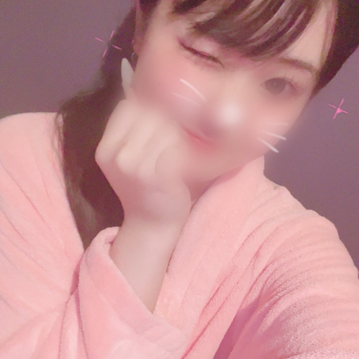 明日は9:00~0:00で出勤してます！💕

まだ枠に空きありますので予約お待ちしてます👍🏻

今日も紳士なお兄様達と遊べてとーーーっても良い1日でした😚
はちと遊んでくれたお兄様ありがとう😊💕
また会えるの楽しみにしてますからねー！！！( ˙³˙)⇝💕

ではまた明日！会いましょう🎵
